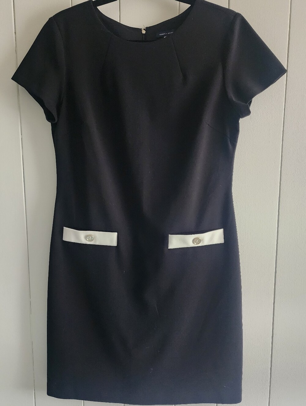 Tommy Hilfiger Classic Black Short-Sleeve Shift Dress with White Pocket Trim